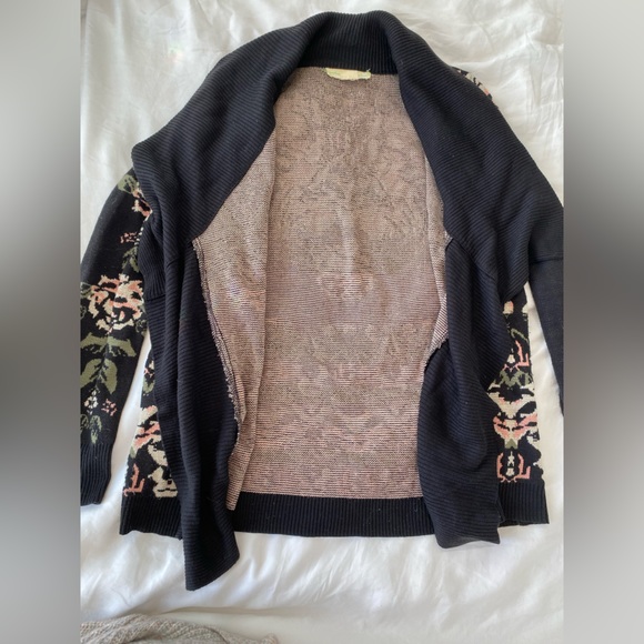 Beautiful Cozy all season cardigan sweater size - Picture 3 of 3